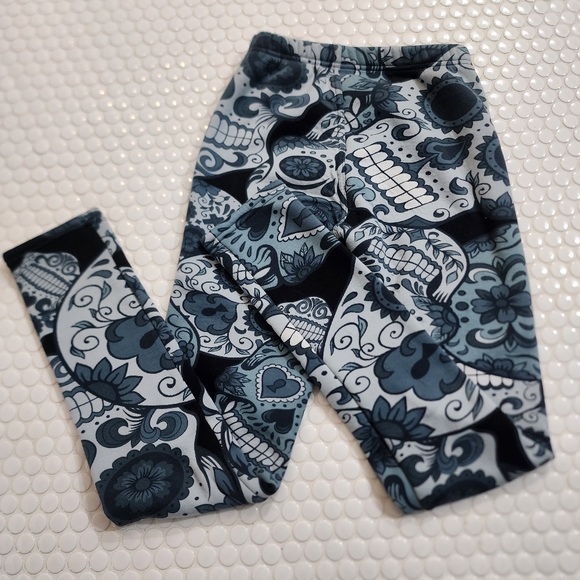 Cozy Fleece lined Skull Leggings - Picture 4 of 5